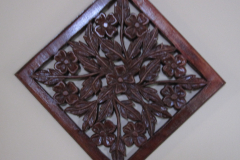 diamond-wood-medallion